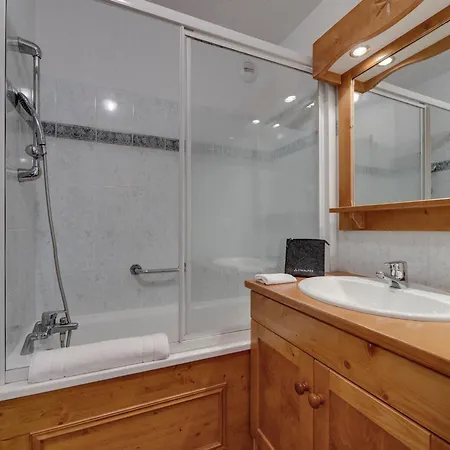 Chaleureux Avec Balcon Et Parking Prive Apartment Montvalezan